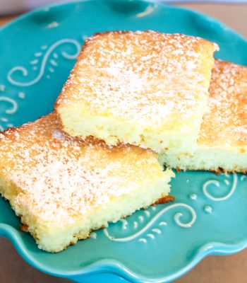 Easy Lemon Bars on a turquoise cake stand