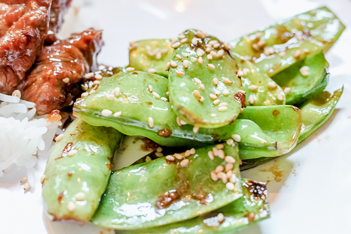 How to Make a Tasty Sesame Snow Peas Side Dish