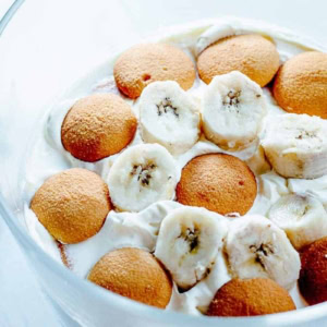 close up of banana cream pudding with nilla wafers