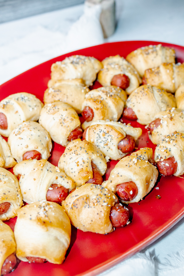 Quick & Easy 3-Ingredient Everything But the Bagel Pigs in a Blanket